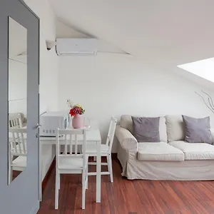 2 Bedroom 2 Bathroom Apt - Duomo 2 Milan